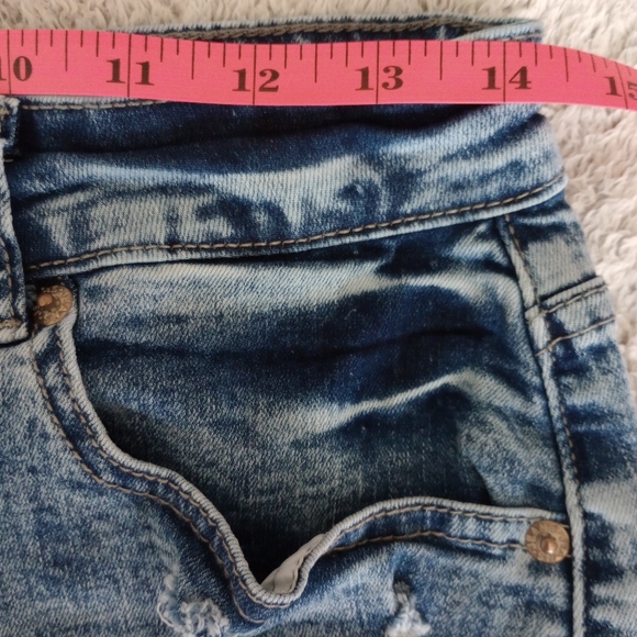 Medium wash high-waisted denim shorts, size Small - Picture 5 of 7